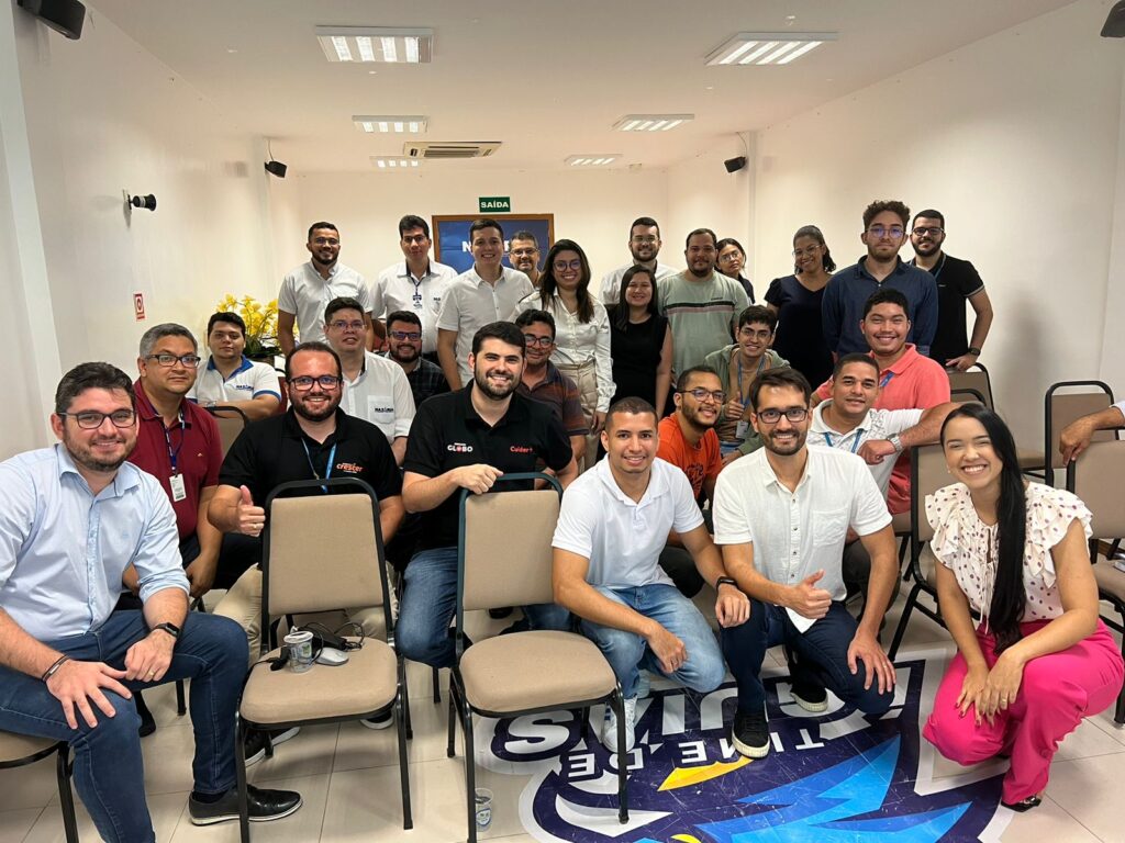 Foto do time da Drogaria Globo durante treinamento com o CEO da Proffer Edmilson Varejão